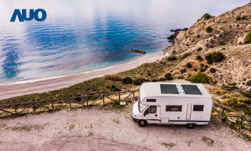 「可撓輕量化太陽光電板SunCurva」使用輕量特殊耐候型複合板取代傳統太陽能板的玻璃前板，不僅降低70%重量，每米平方僅3Kg；具有抗衝擊性能及通過電磁相容性測試，可應用於交通運輸工具，如露營車、遊艇等